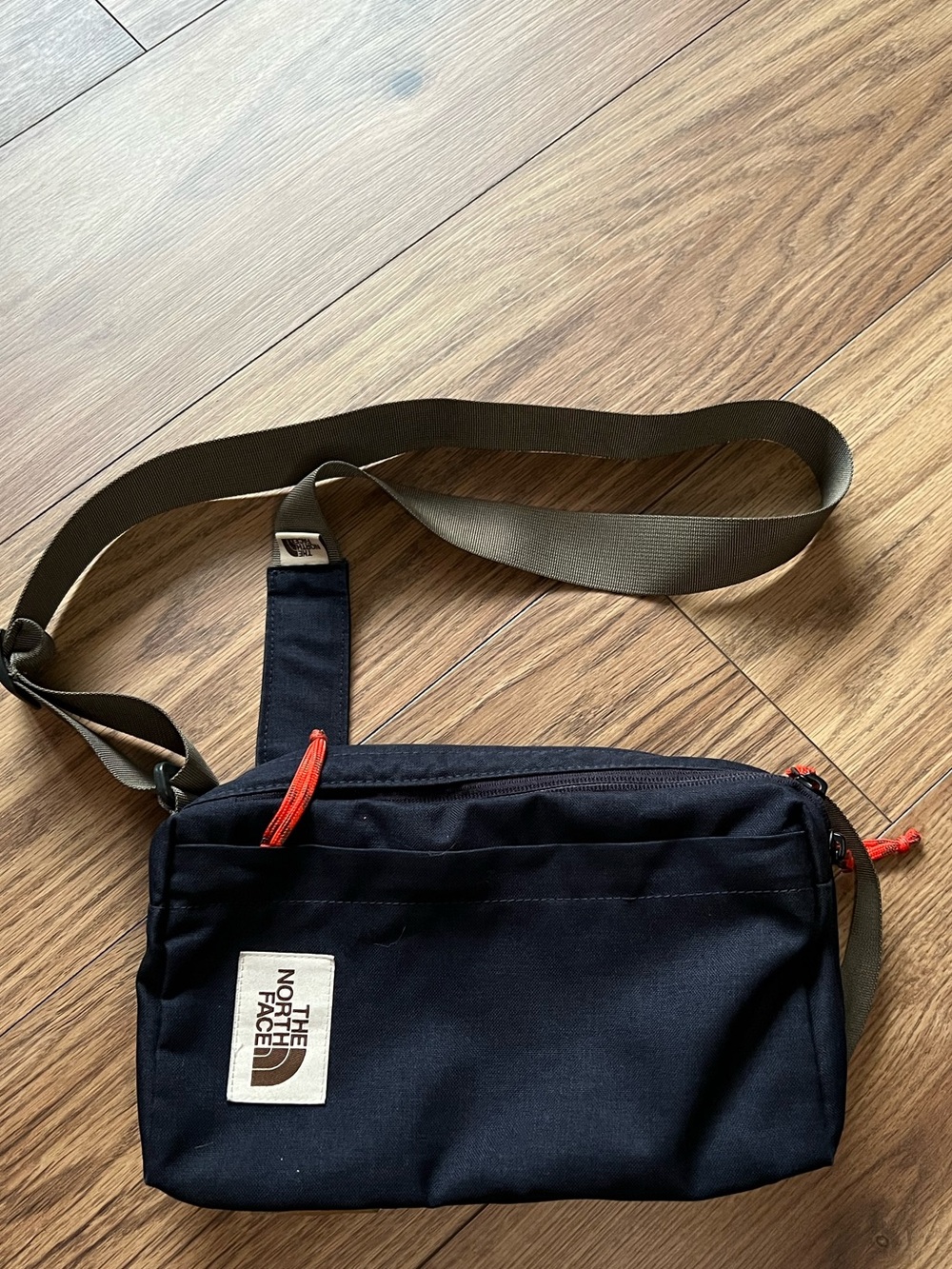 The North Face Field Bag Navy Blue Crossbody Sling Shoulder Pack 7L
